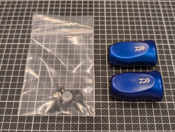 美品 ダイワ Iシェイプ ハンドルノブ Sサイズ ブルー 2個セット 圧縮コルクノブ セルテート ルビアス スティーズ イグジスト