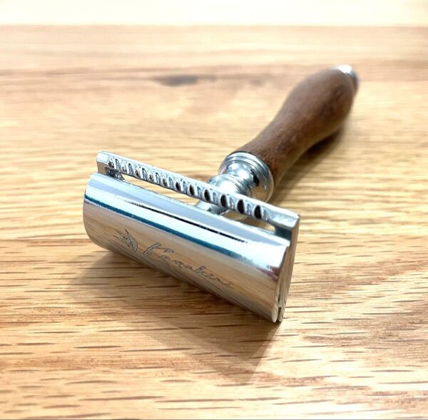 新品・未使用品 本格深剃り 木製ハンドル 両刃カミソリ 剃刀 替刃2個(20刃)付き カミソリ 剃刀 両刃カミソリ