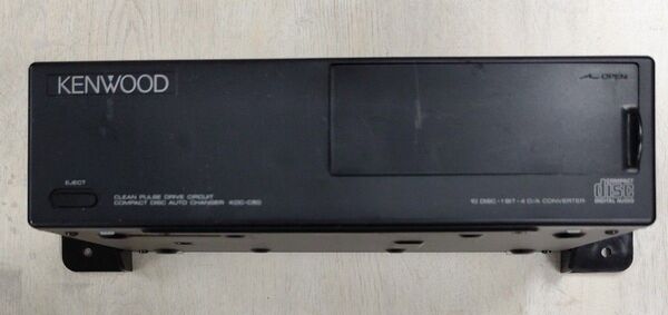 KENWOODの車載用CD チェンジャー KDC-C50 マガジン 1個と取り付け金具 2個つき