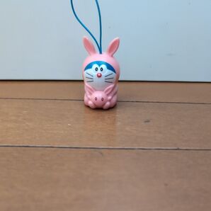 ドラえもん うさぎの着ぐるみ マスコット ストラップ ピンク
