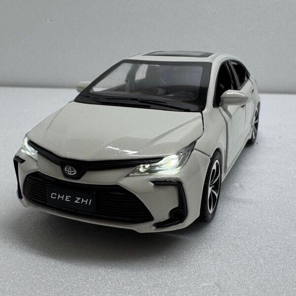 トヨタ COROLLA カローラ ホワイト ダイキャスト ミニカー 1/32