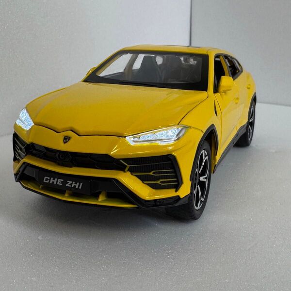 ランボルギーニ ウルス ミニカー 1/24 ダイキャスト