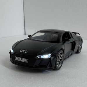 Audi R8 ブラック ミニカー ダイキャスト 1/32