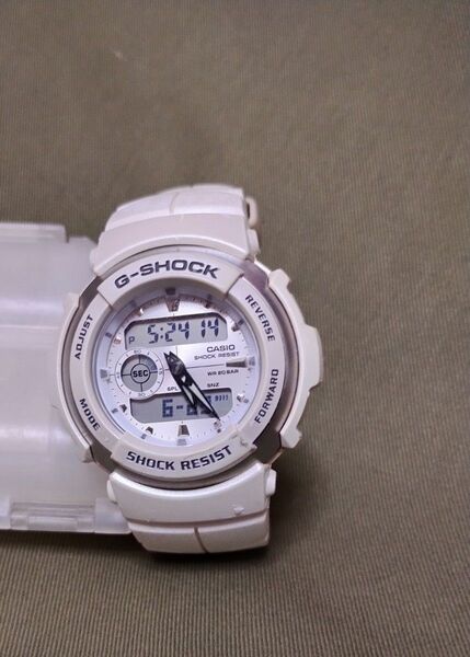 CASIO G-SHOCK G-300 アナデジ ホワイト