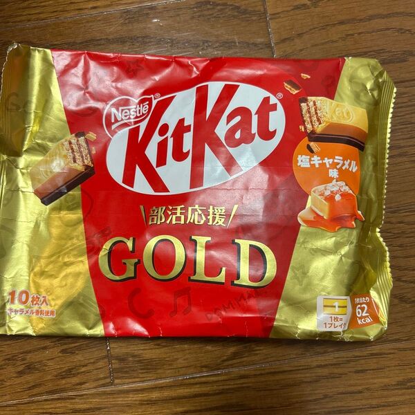 キットカット 部活応援 GOLD 塩キャラメル味 10枚