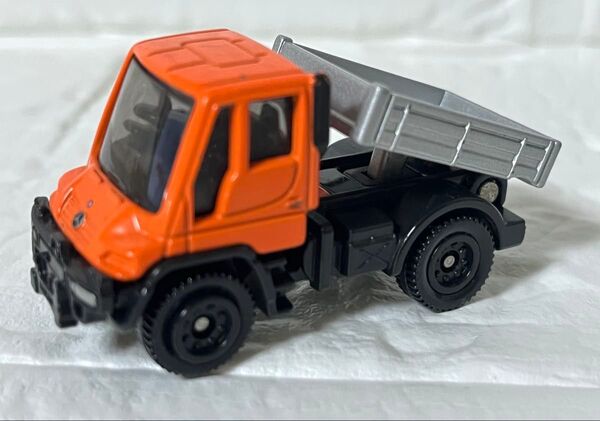 トミカ ミニカー No.22 メルセデスベンツ ウニモグ