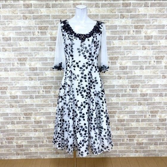 MaMin 舞台衣装長袖ワンピース 9 白黒 カラードレス キャバドレ 発表会 イベント 中古