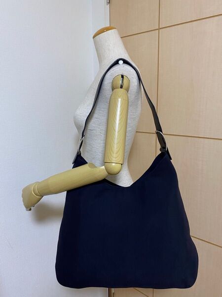 SalvatoreFerragamo トートバッグ ハンドバッグ ブラック キャンバスレザー 肩掛け A4収納 美品 レディース