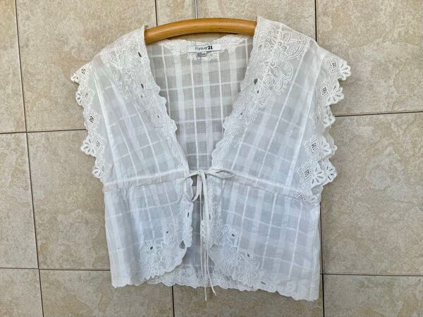 Forever21 フォーエバー21 レースのジレ