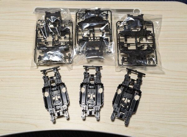 ミニ四駆MSシャーシ3セットセンターノーマルブラック、H.Aパーツブラックです。