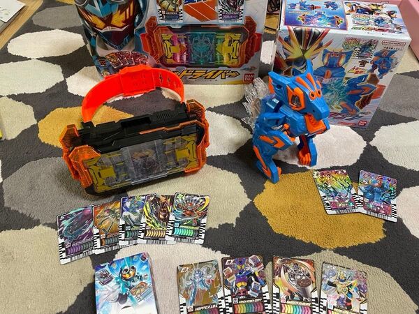 極美品 ガッチャード ニジゴン ベルト ガッチャドライバー カード カードケース