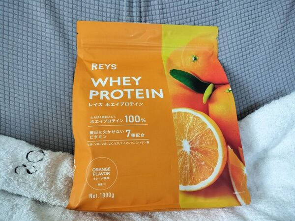 【新品・即日発送】オレンジ風味 REYS レイズ ホエイ プロテイン 1kg