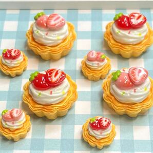 NO.239 デコパーツ ミニチュア いちごタルト1個 大60円 小36円
