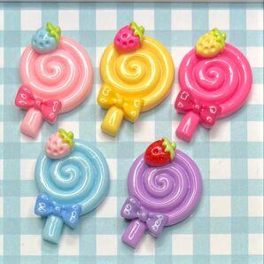NO.221 デコパーツ カラフル いちごのせ キャンディ 1個20円