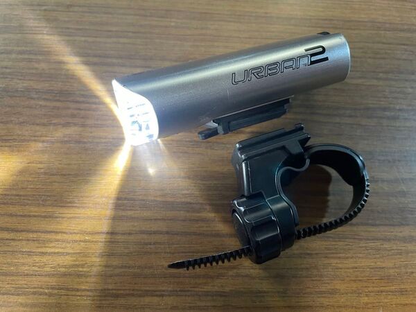 美品 Cateye 1700カンデラ 乾電池ヘッドライト URBAN2: HL-EL160