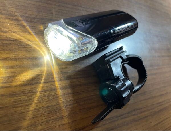 美品 Cateye 800カンデラ 乾電池式自転車用ヘッドライト HL-EL145 Urban