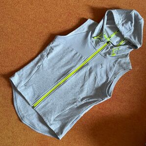 PUMA フード付 ジップアップ ベスト Sサイズ
