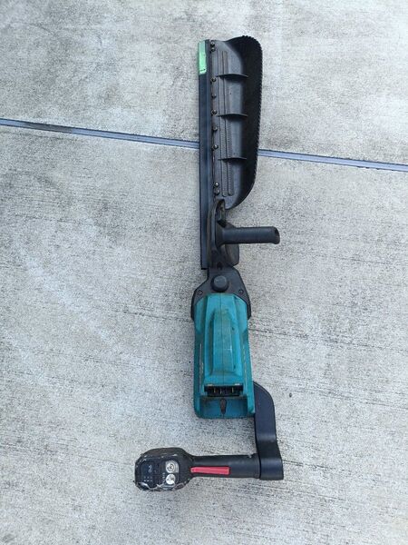 中古 ジャンク品 MUH011GZ 本体のみ マキタ 40V 充電式 バリカン ヘッジトリマー makita