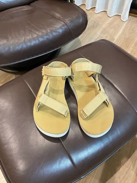 tevaベージュ スポーツサンダル ストラップ付き