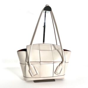 【価格相談可能】ほぼ未使用 BOTTEGA VENETA ボッテガヴェネタ アルコ マキシイントレチャート トートバッグ ホワイト