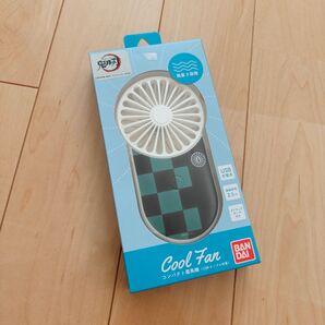 新品 未使用 鬼滅の刃 炭治郎 コンパクト 扇風機 持ち運び 充電式 ハンディファン バンダイ ストラップホール付き