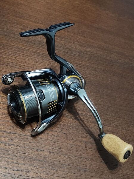 【極美品】ダイワ 23 エアリティ LT2500S-XH RCSコルクノブ付