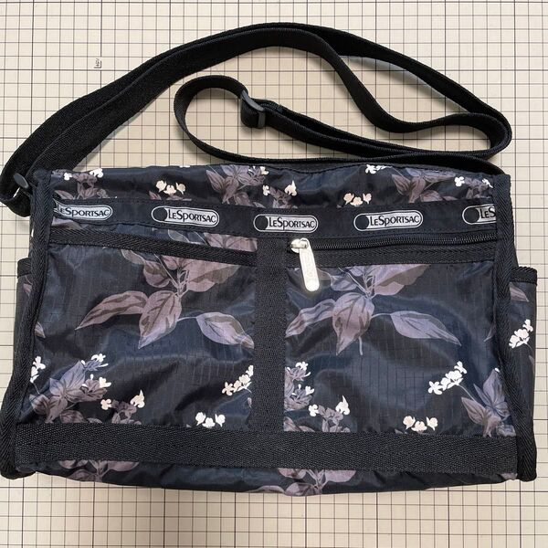 少難レスポートサック LeSportsac ショルダーバッグ サッチェル 黒 花柄 斜めがけバッグ