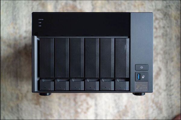 QNAP NAS TS-673(NAS-673eG) メモリ4GB 10GbE