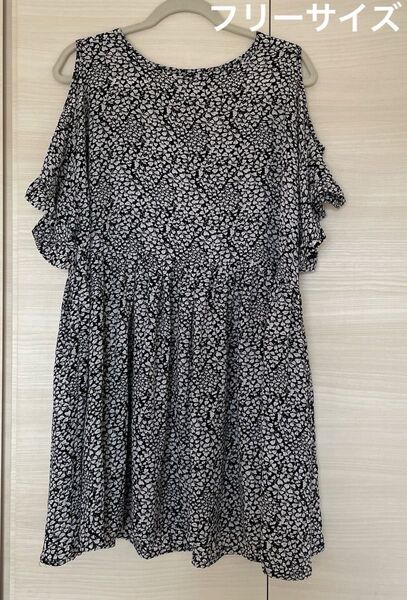 中古 肩空きワンピース 小花柄 フリル フリーサイズ