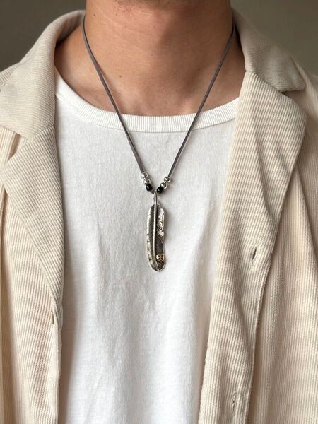 プレーンフェザーネックレス フェザー フェザーネックレス 黒ビーズ シルバー
