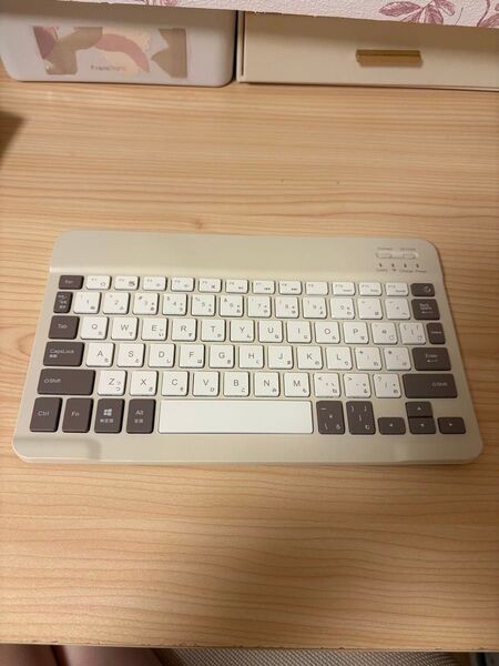 スリーコインズ ワイヤレスキーボード Bluetooth