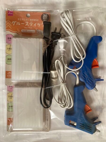夏休みの工作に グルーガン(コード長さ1.5m)が2組 グルースティック20本入りが2箱(大創未開封品 ) 延長ケーブル1m1本付