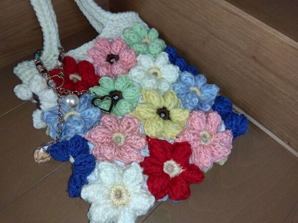 ハンドメイド お花モチーフ編みバッグ カラフル お散歩バッグ