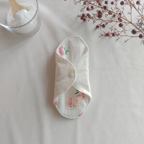 【布ナプキン】無添加コットンフランネルとダブルガーゼ 花りぼん柄 18cm 6層仕立て 1枚