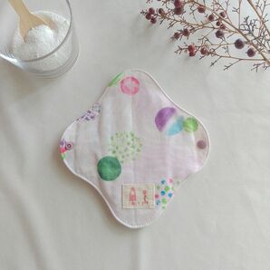 【布ナプキン】無添加コットンフランネルとダブルガーゼ ヨーヨー水風船柄 18cm 6層仕立て 1枚