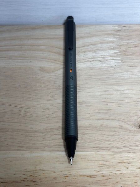 三菱鉛筆 シャーペン クルトガ メタル 0.5mm ファントムグレー 傷あり