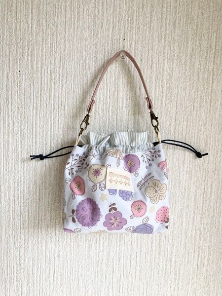 ハンドメイド 持ち手付き巾着ポーチ★北欧風花柄・白地