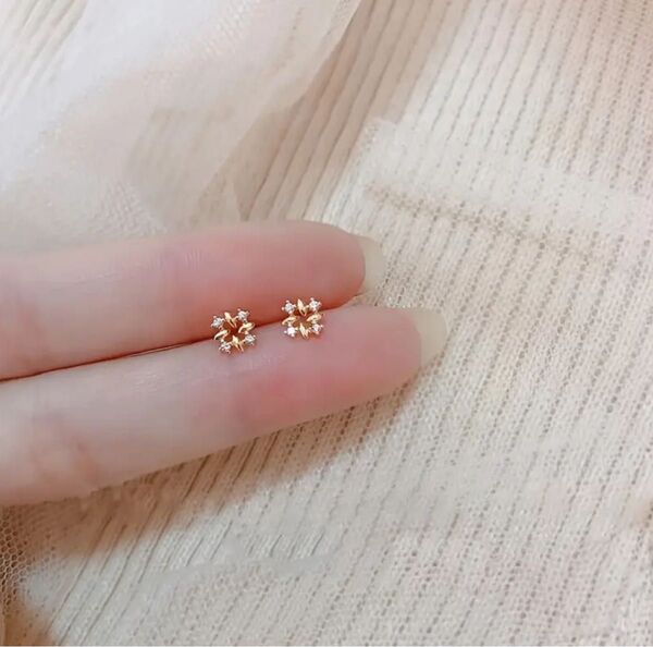 ピアス フラワー ダイヤモンド ゴールド シンプル カジュアル フォーマル