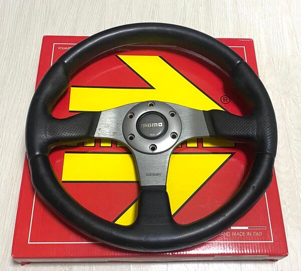 定番 MOMO race ステアリング 35Φ モモステ ステアリング 走り屋