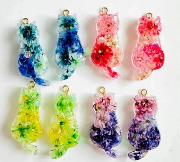 219 ハンドメイドパーツ レジンパーツ ねこチャーム カラフル イヤリング ピアス