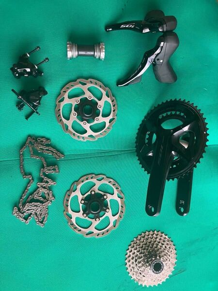 美品 SHIMANO シマノ 105 R7120(ST,FD,RD,FC,RT,CS,BR,CN,BB) ディスク グループセット