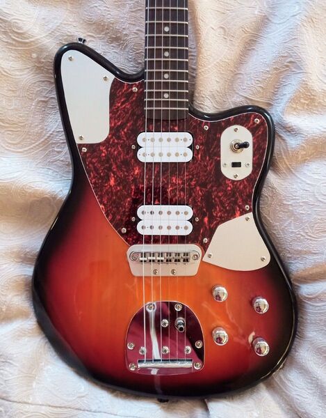 スクワイヤ トルネード squier toronado