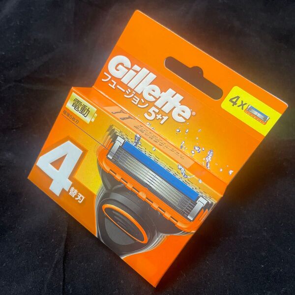 【迅速発送 & 丁寧梱包】ジレット Gillette フュージョン 5+1 (電動タイプ 極薄5枚刃 替刃) 4個入 × 1箱