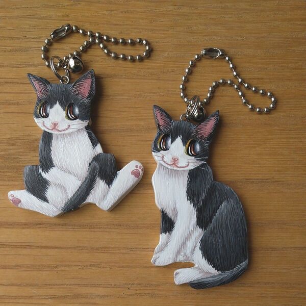 猫No45・小キーホルダー2個セット バッグチャーム ハンドメイド雑貨 猫雑貨 アクセサリー 黒白ハチワレ猫