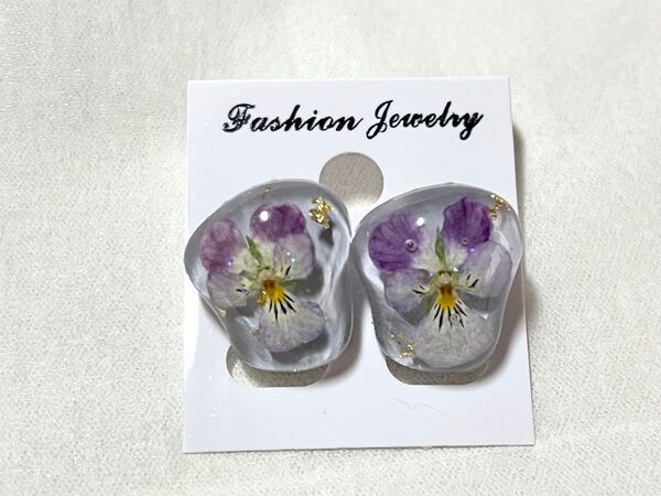 ②石ころ ビオラ ハンドメイド ピアス ブルーグレー系 一粒ピアス 樹脂製ノンホールピアス イヤリング レジン