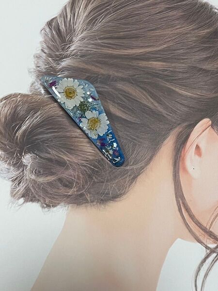 ブルー系 ノースポール 千日紅 ブルー系 ヘアクリップ ハンドメイド レジン 髪留め ヘアアクセサリー