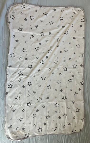 保育園 お昼寝 シーツ 防水 星柄 黒×白×灰色 120 × 70