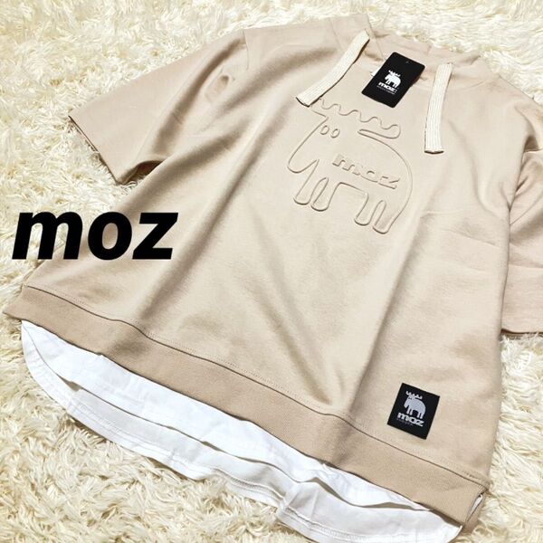 moz モズ 7分袖重ね着風ライト エンボス加工ロゴ プルオーバー ベージュ トレーナー スウェット
