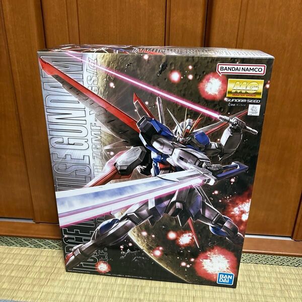 フォースインパルスガンダム (1/100スケール MG 機動戦士ガンダムSEED DESTINY ガンプラ 未組立