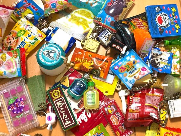 ガチャガチャ 食べ物 駄菓子 お菓子 まとめ売り バラ売り 可 アイス ランダム ガチャ ガチャポン ピュレグミ 地元アイス 無印